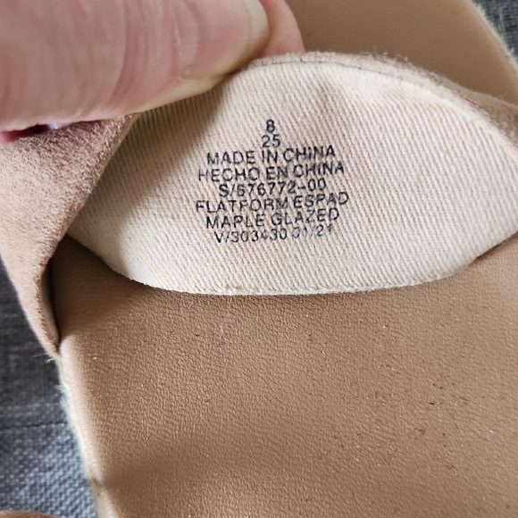 Old Navy Tan Sandals with Adjustable Straps - Picture 3 of 8